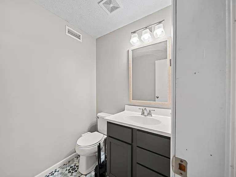 1300 Faunsdale Dr — Photo 36