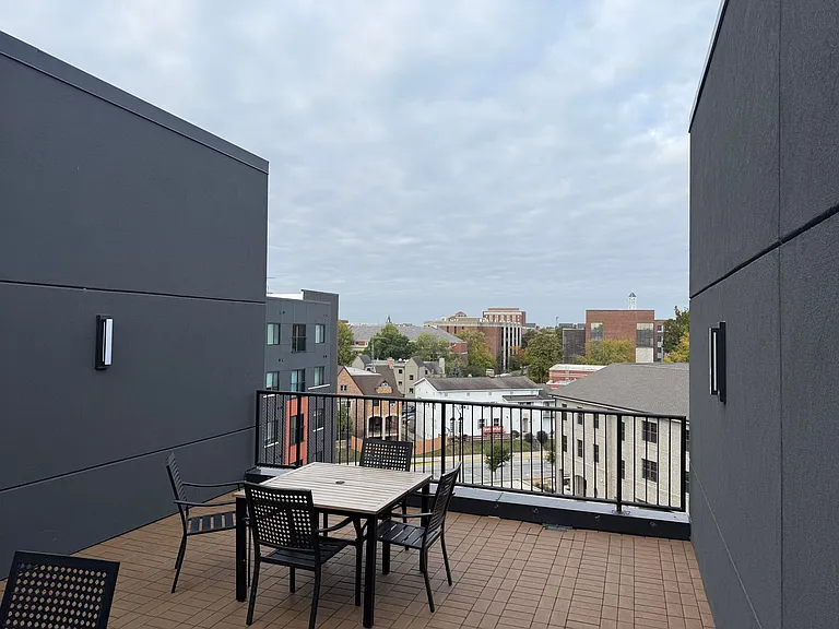 4UP Luxury Apartments — Photo 5