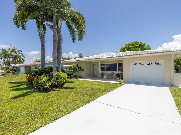 10115 4th St E, Treasure Island, FL 33706