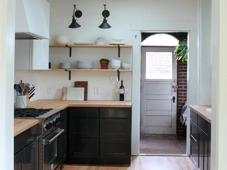 2020 Dexter Ave N — Photo 3
