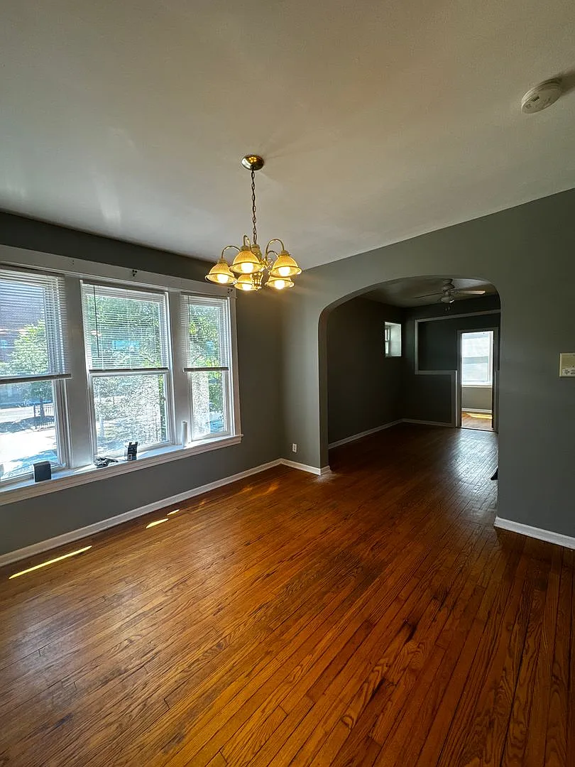 Building Photo - 5000 N Sawyer