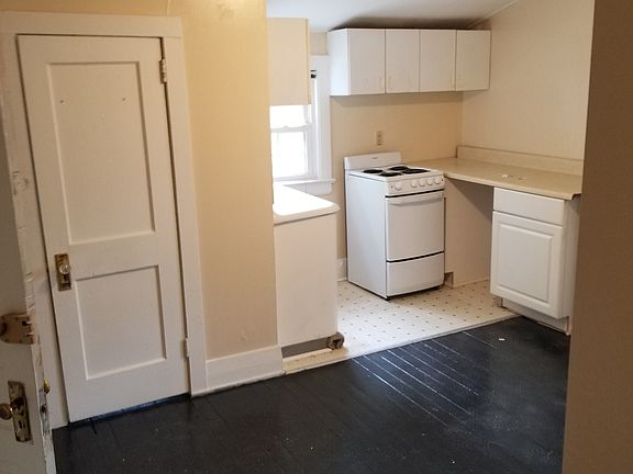 Eat in kitchen, door to bath room