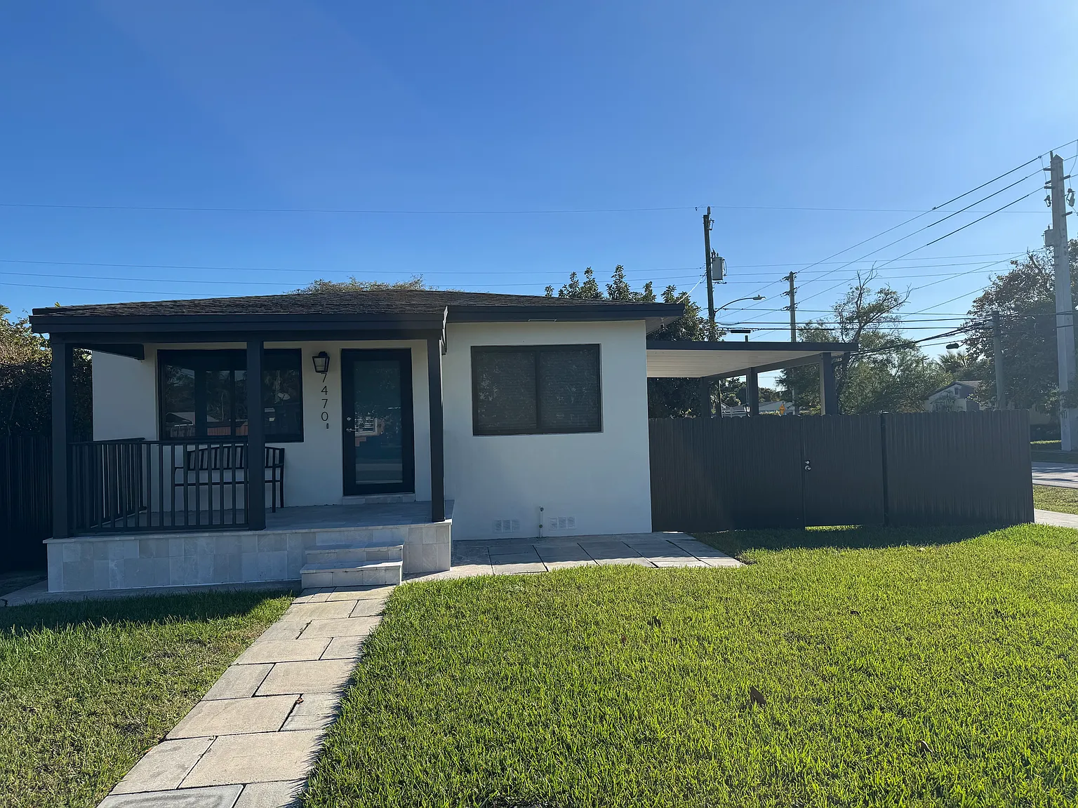 3 bed, 1080 sqft, $3,200 — Photo 2