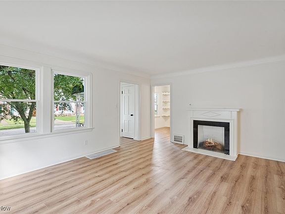5th image of 11815 Wayland Ave