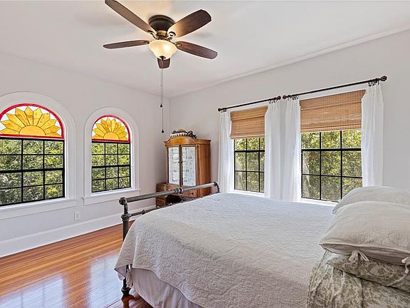 5th image of 210 22ND AVENUE NE #6