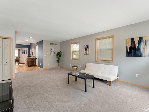 4th image of 22327 Martin Rd