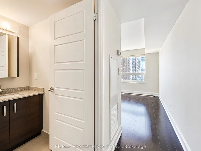 1 Uptown Dr #1207 — Photo 18