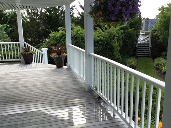 Charming front deck!