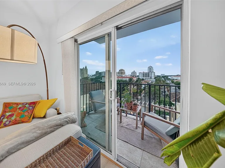 1627 SW 37th Ave #401 — Photo 4