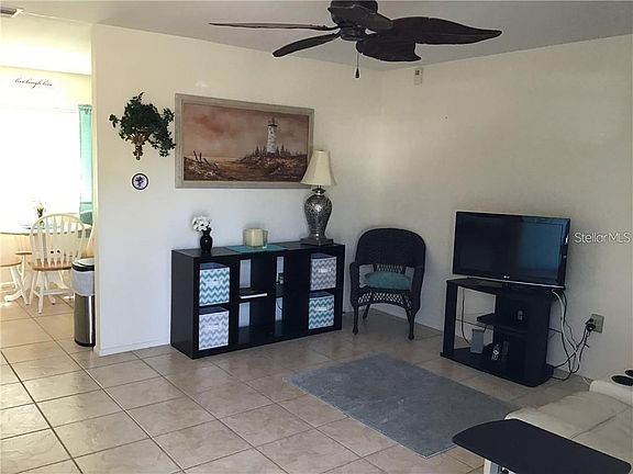 5th image of 8605 Chesebro Ave