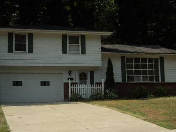 3rd image of 1804 Laurel Dr
