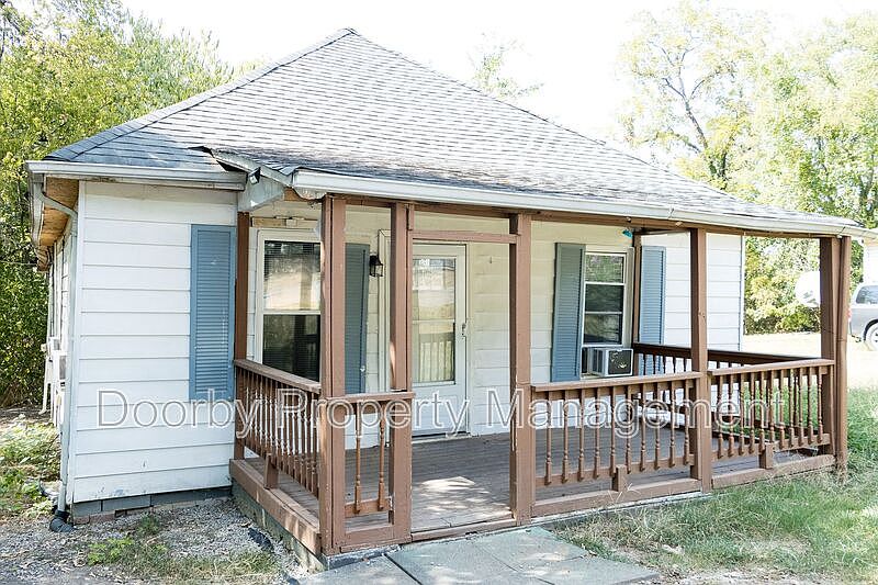 1st image of 2111 Davenport St