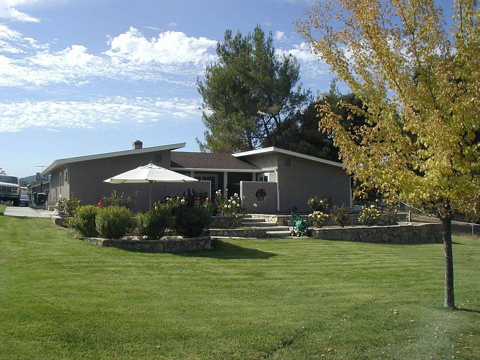 Front of house and yard