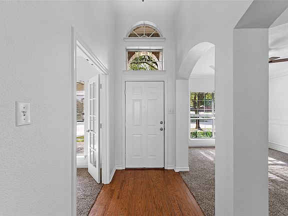4th image of 4901 Giordano Way