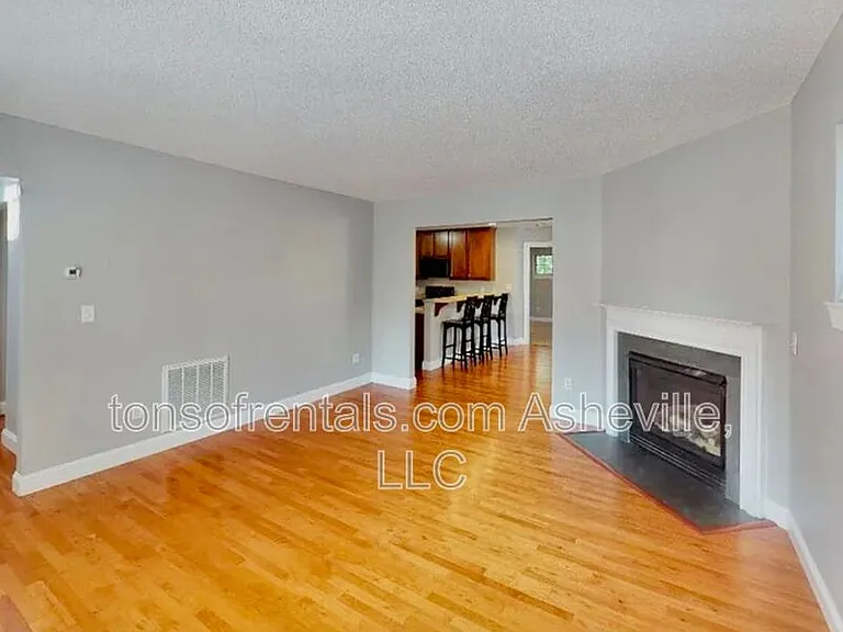 130 Downing Park Ct — Photo 3