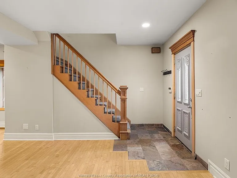 803 Monmouth Rd — Photo 9