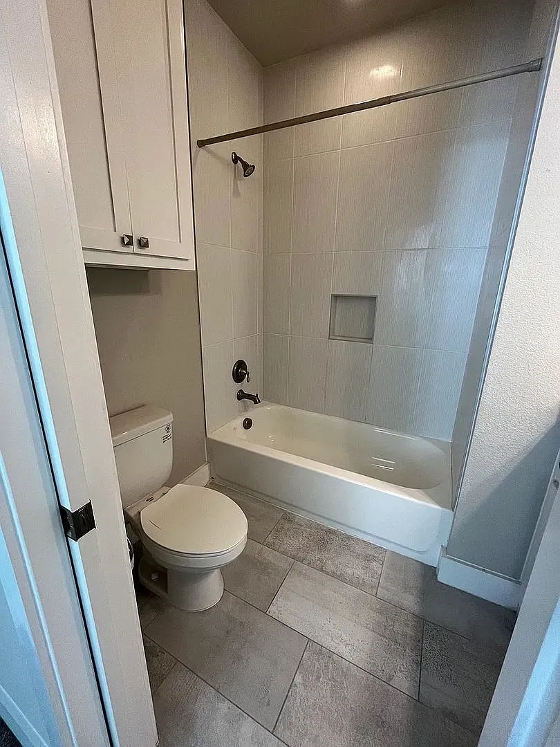 Room in 2 Bedroom Home in Dallas — Photo 4