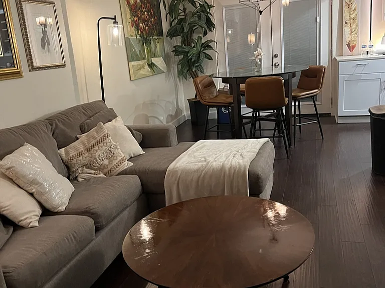 Cole Ave — Photo 2