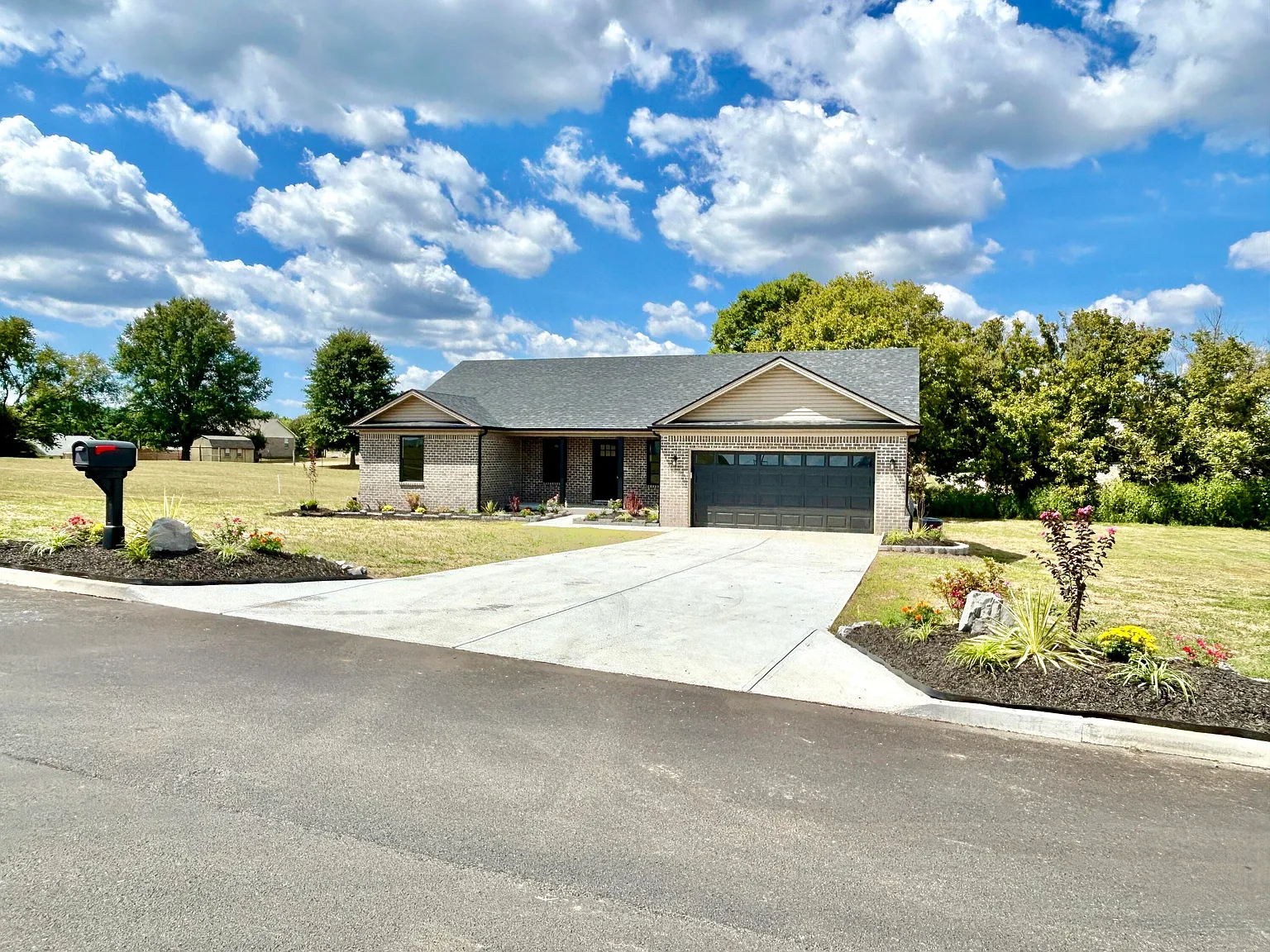 64 Lone Oak Dr photo 1