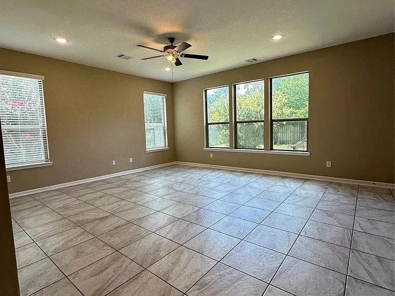 2606 Riverhollow Ln — Photo 6