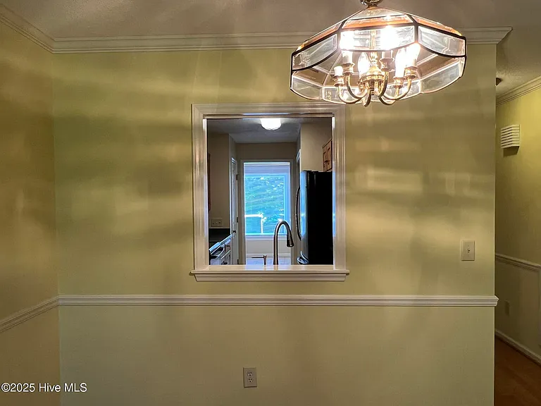 225 E New York Ave — Photo 10