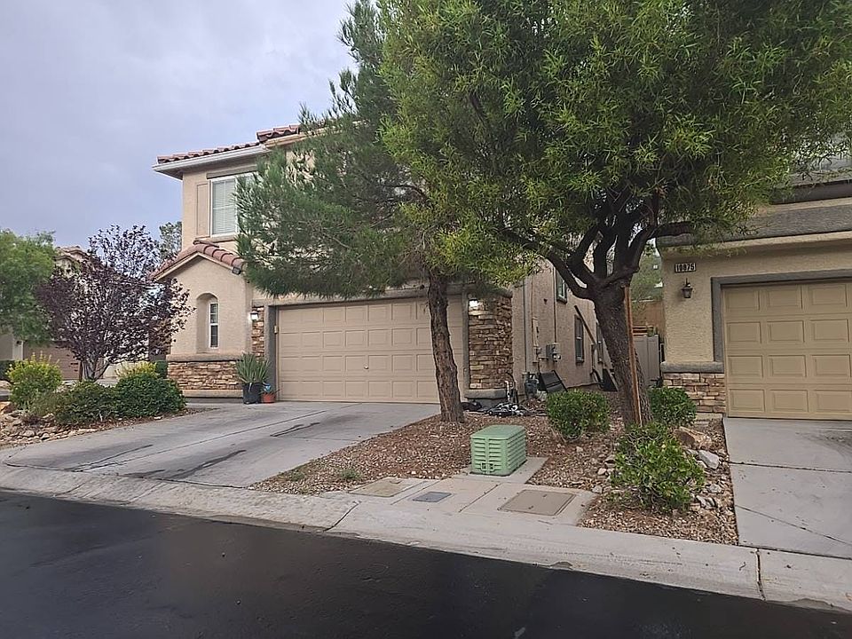 2nd image of 10883 Hawthorne Berry St