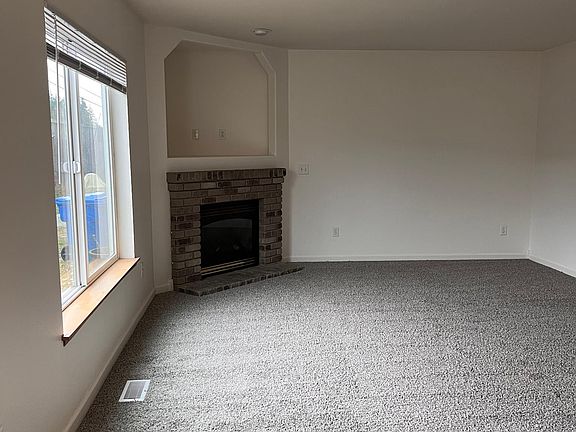 5th image of 1227 192nd Street Ct E