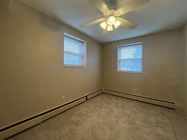 996 Van Buren — Photo 12