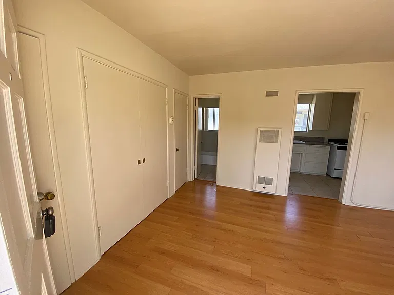 542-544 S Los Robles Ave — Photo 3