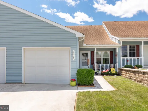 1374 Village Dr #114, Spring Grove, PA 17362
