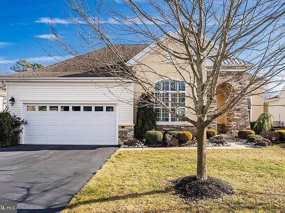 3rd image of 24 Norwalk Ln