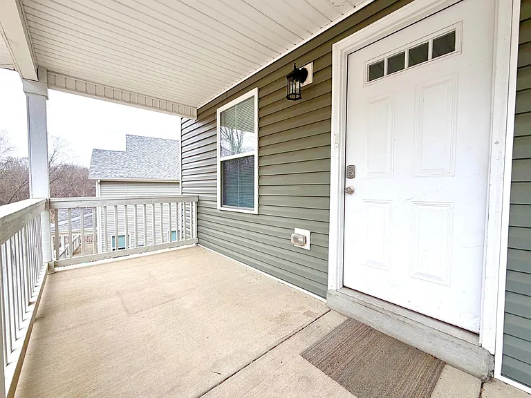 925 Woody Hills Dr — Photo 2