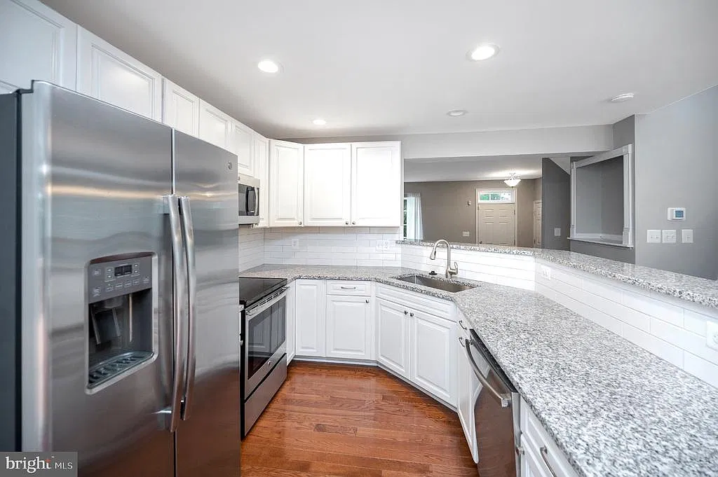 3 bed, 3.5 bath, 1928 sqft, $2,900 — Photo 4