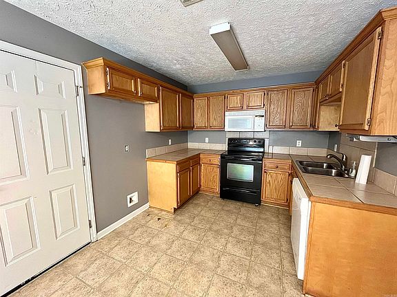 2nd image of 12 Weston Cir