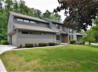 35995 Brushwood Dr, Solon, OH 44139