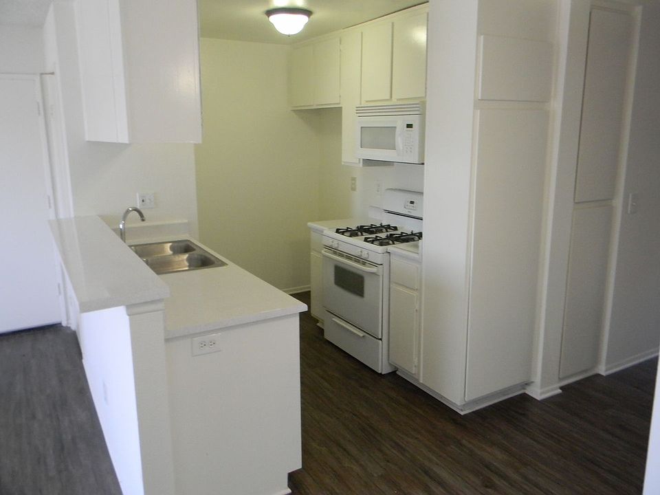 2nd image of 14543 Burbank Blvd APT 105