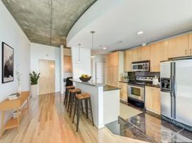 923 Peachtree St NE