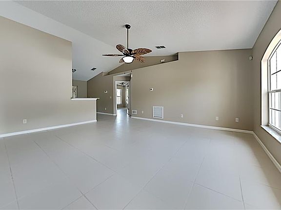 3rd image of 769 Whitewood Dr