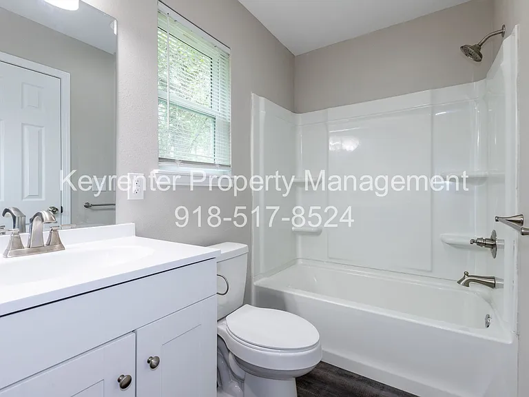 808 N Franklin Ave — Photo 24