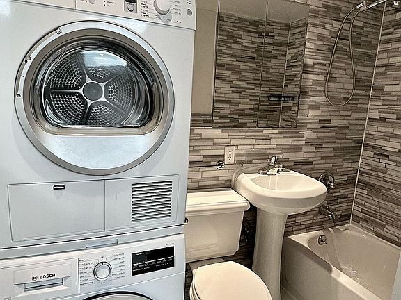 4th image of 529 E 6th St APT 1F