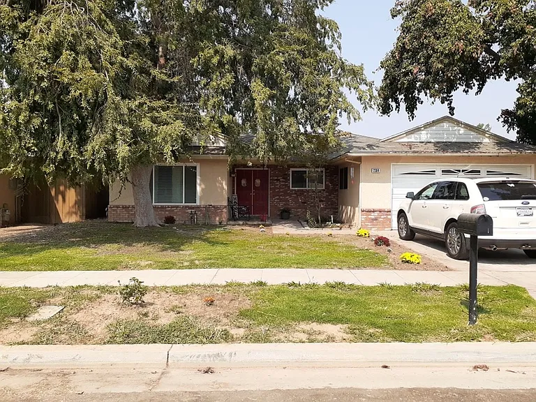 2304 E Los Altos Ave — Photo 1