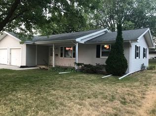 927 Meadow Ln, Fond Du Lac, WI 54935