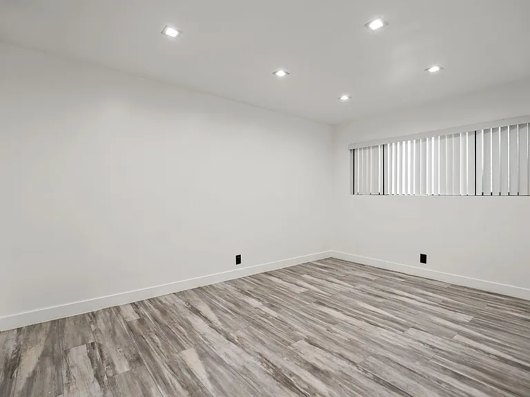 830 Bartlett St — Photo 25