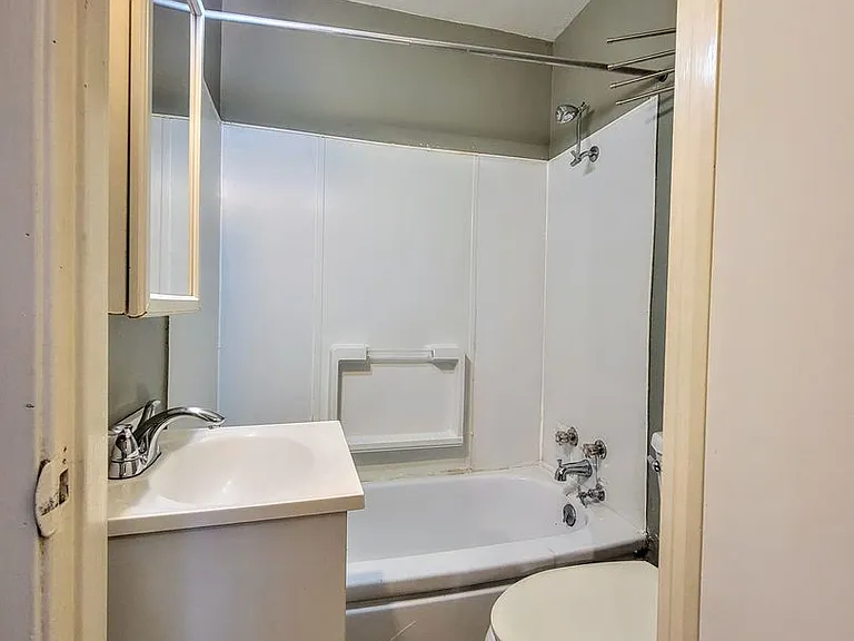 815 15th Ave E #2 — Photo 6