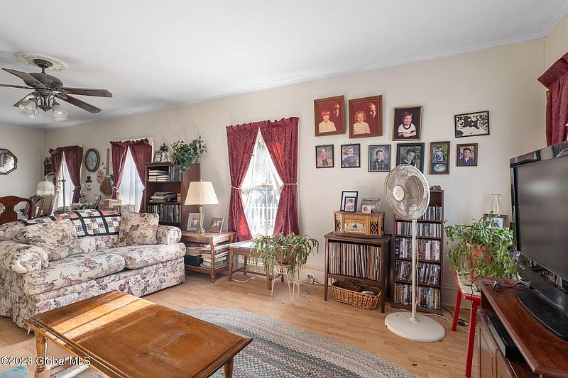 5th image of 75 N Pawling Street