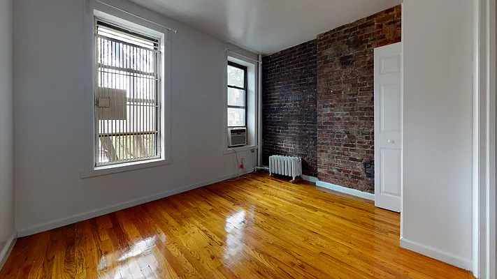 Rented by Bond New York | media 5