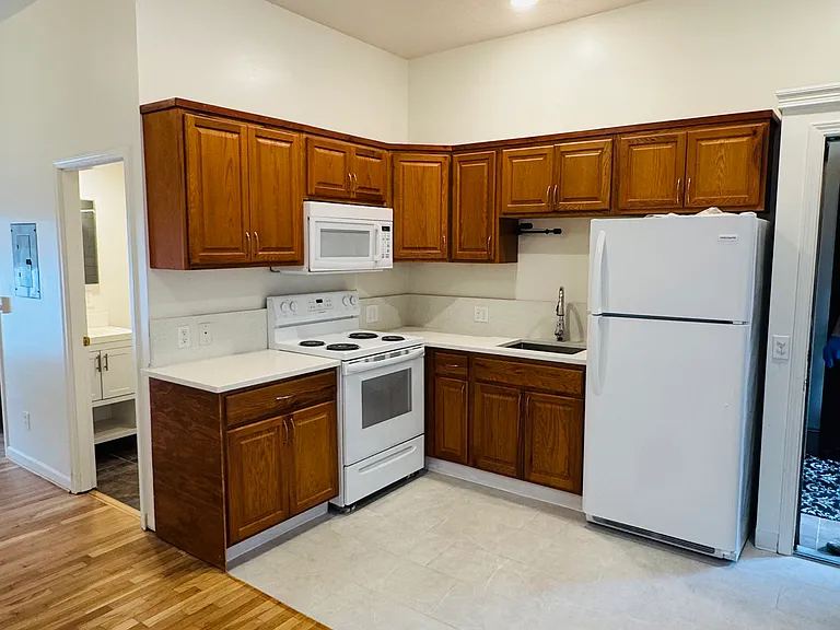 22840 Willamette Dr #5 — Photo 8