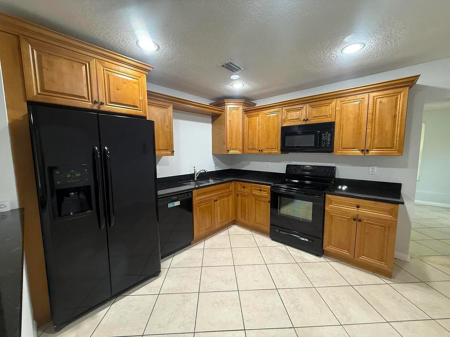 3 bed, 2.0 bath, 1109 sqft, $3,000 — Photo 3