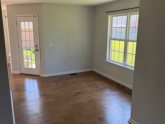 5th image of 452 Compton Rd
