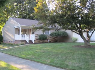 1168 Hansford Rd, Lyndhurst, OH 44124